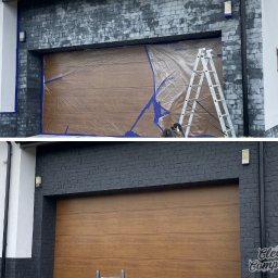 Clean Company - Dom przed i po odświeżeniu elewacji: górna część pokazuje zabezpieczoną bramę garażową i fragment ściany przygotowane do malowania, dolna prezentuje bramę i elewację po ukończonym malowaniu...