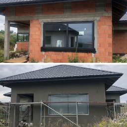 Clean Company - Dom w trakcie budowy: porównanie stanu surowego z czerwonej cegły i po nałożeniu szarego tynku elewacyjnego, widoczne rusztowania i okna zabezpieczone folią.