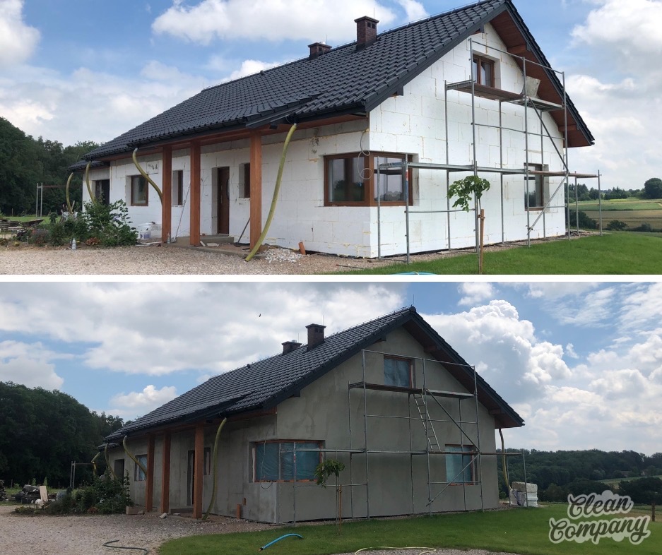 Dom jednorodzinny przed i po ociepleniu elewacji styropianem i nałożeniu tynku, widoczne rusztowania i elementy instalacji ociepleniowej.