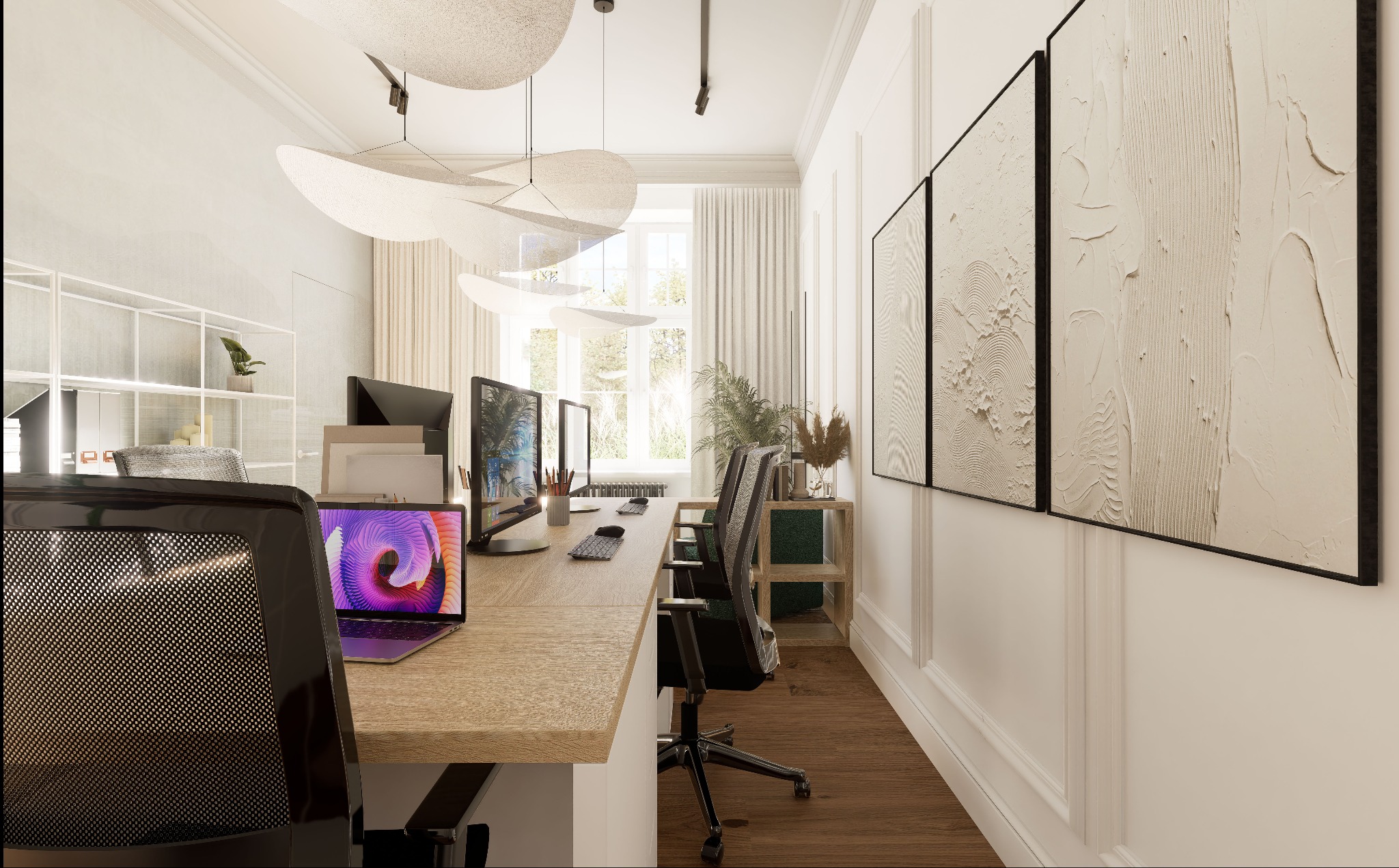 Jasne, nowoczesne biuro z drewnianymi biurkami, komputerami, designerskimi lampami sufitowymi i abstrakcyjnymi obrazami na ścianie.