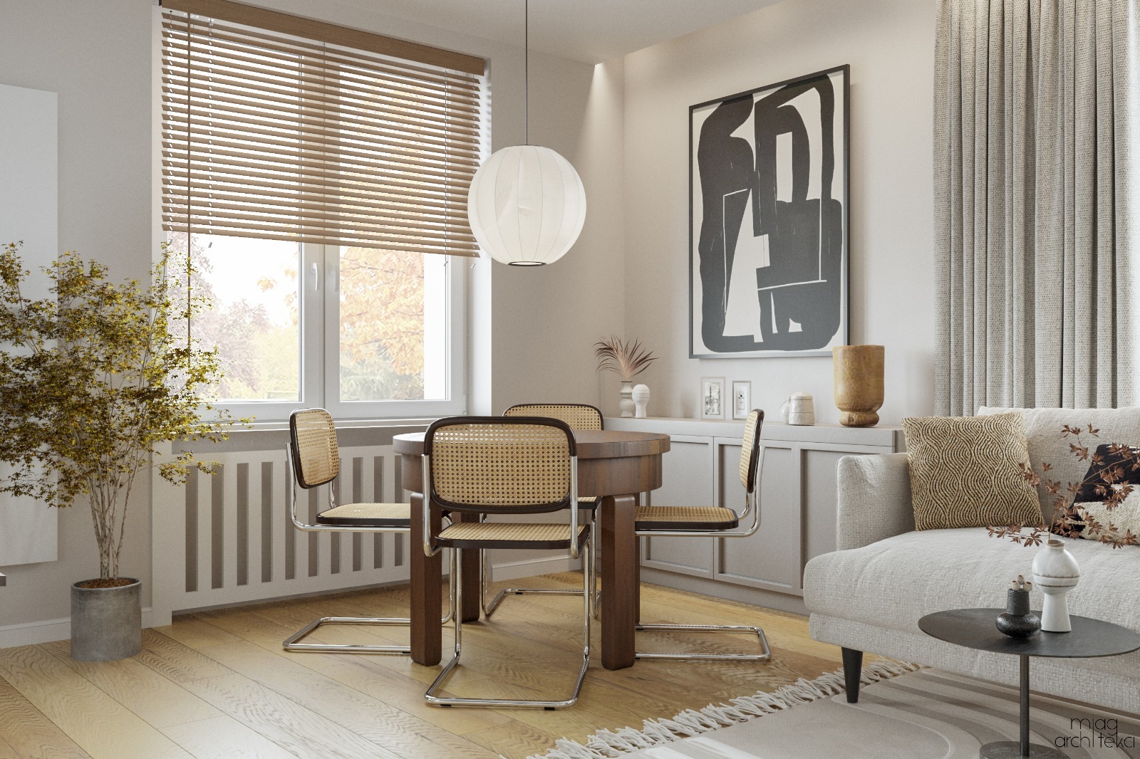 Jasne wnętrze jadalni z okrągłym, drewnianym stołem i czterema krzesłami z rattanowym oparciem, oświetlone kulistą lampą zwisającą z sufitu, z widokiem na jesienne drzewa za oknem i abstrakcyjny...