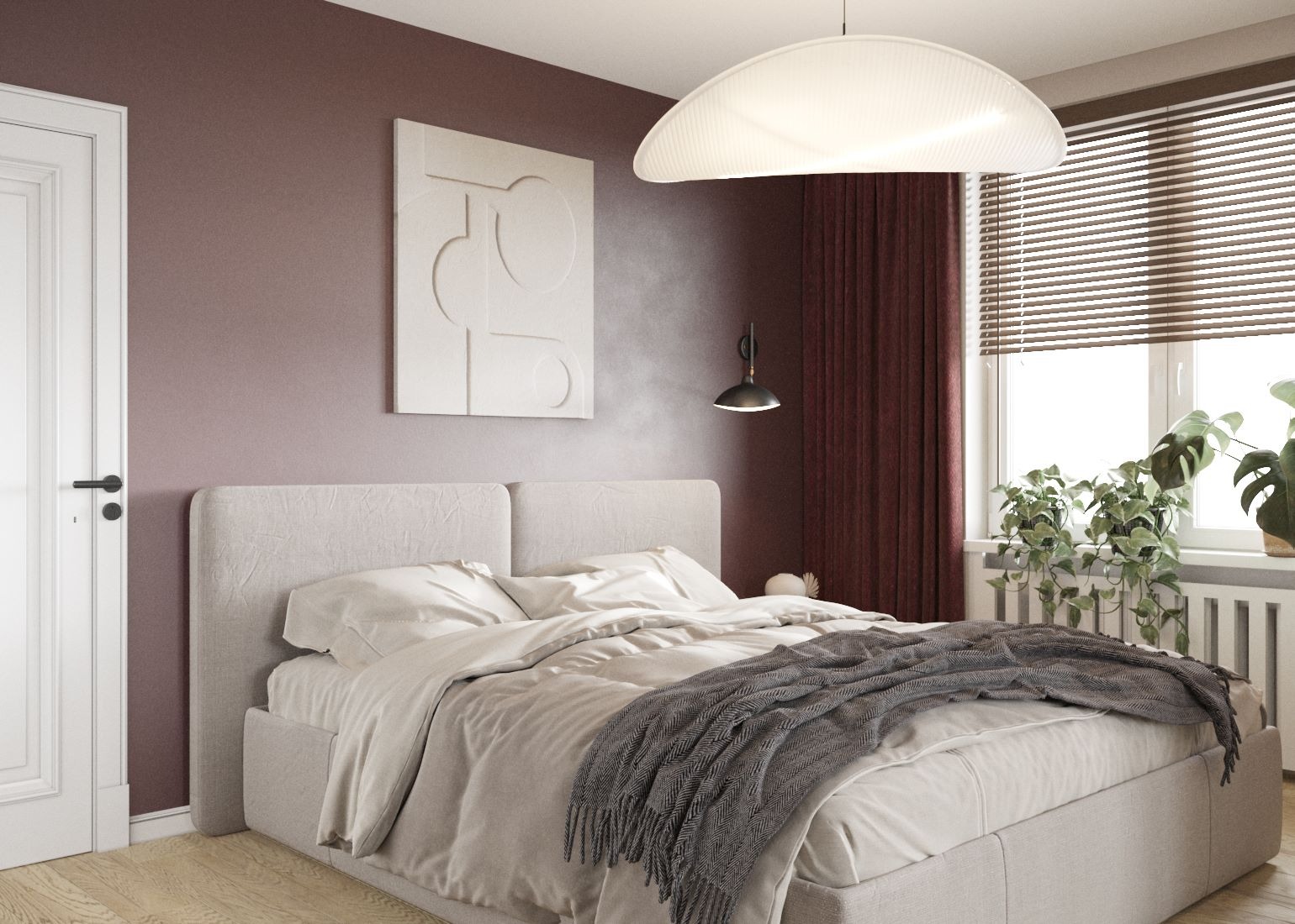 Jasna sypialnia z beżowym łóżkiem, szarym pledem w jodełkę z frędzlami, minimalistycznym obrazem na ścianie i roślinami w doniczkach na parapecie okna z żaluzjami.