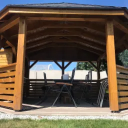 Wiata wolnostojąca w impregnacji Remmers HK-Lasur dąb rustykalny