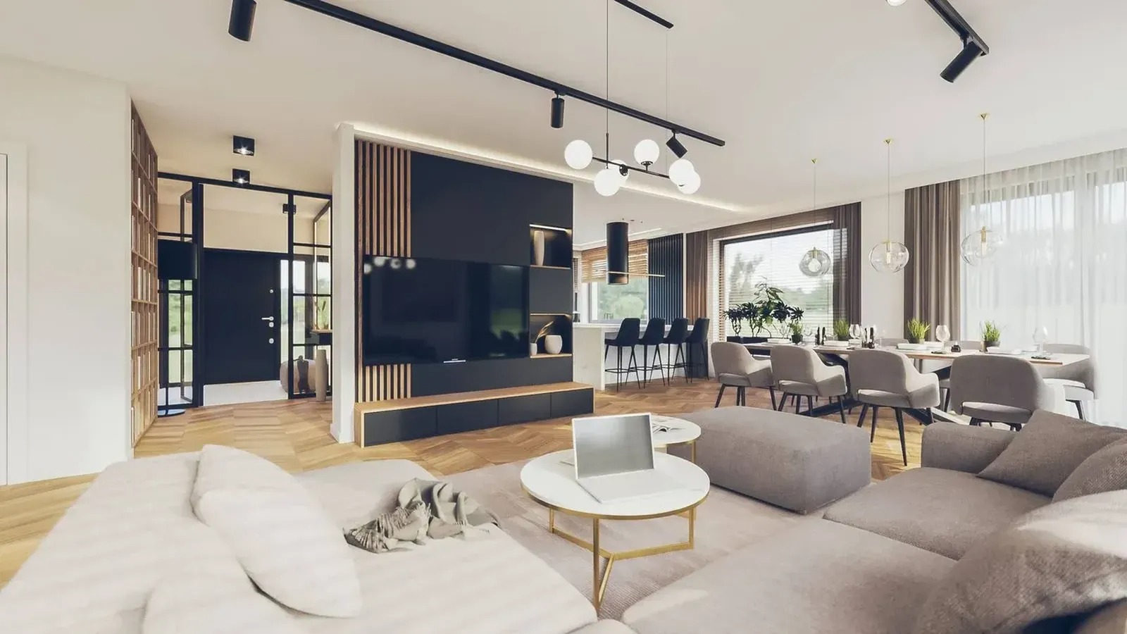 Wnętrze przestronnego salonu z jadalnią w nowoczesnym stylu, z telewizorem na czarnej ścianie z drewnianymi panelami, oświetleniem szynowym i okrągłymi lampami wiszącymi, widok na otwartą kuchnię...