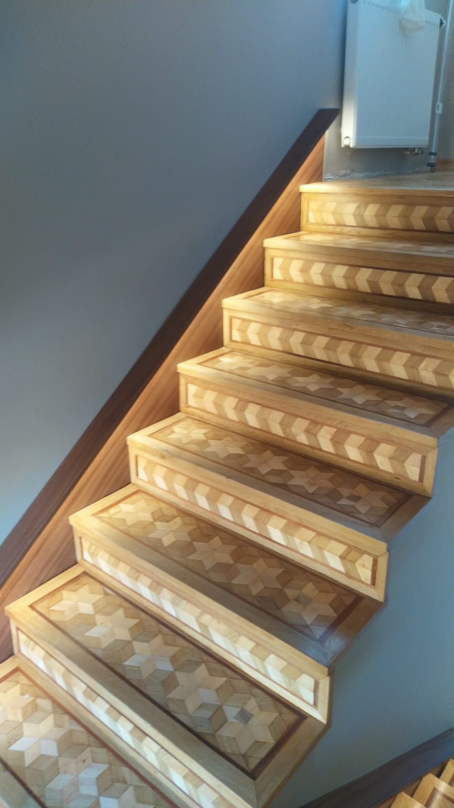 Podświetlenie LED schodów wraz z zabudową.