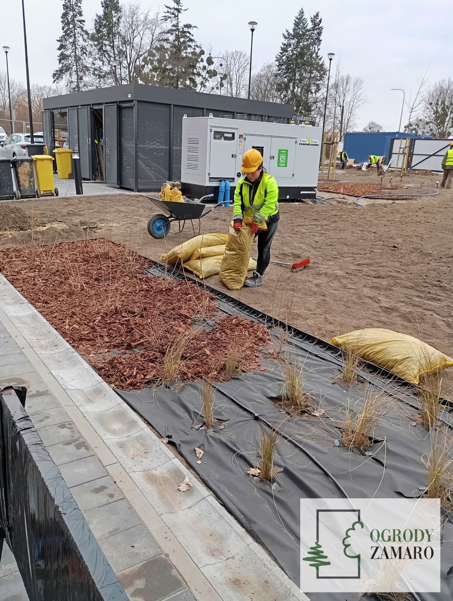 Prace pielęgnacyjne w ogrodach i inwestycjach deweloperskich