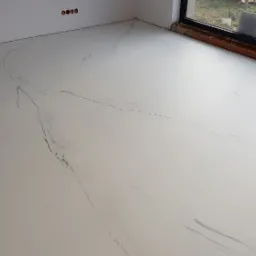 Posadzka poliuretanowa z efektem marmuru