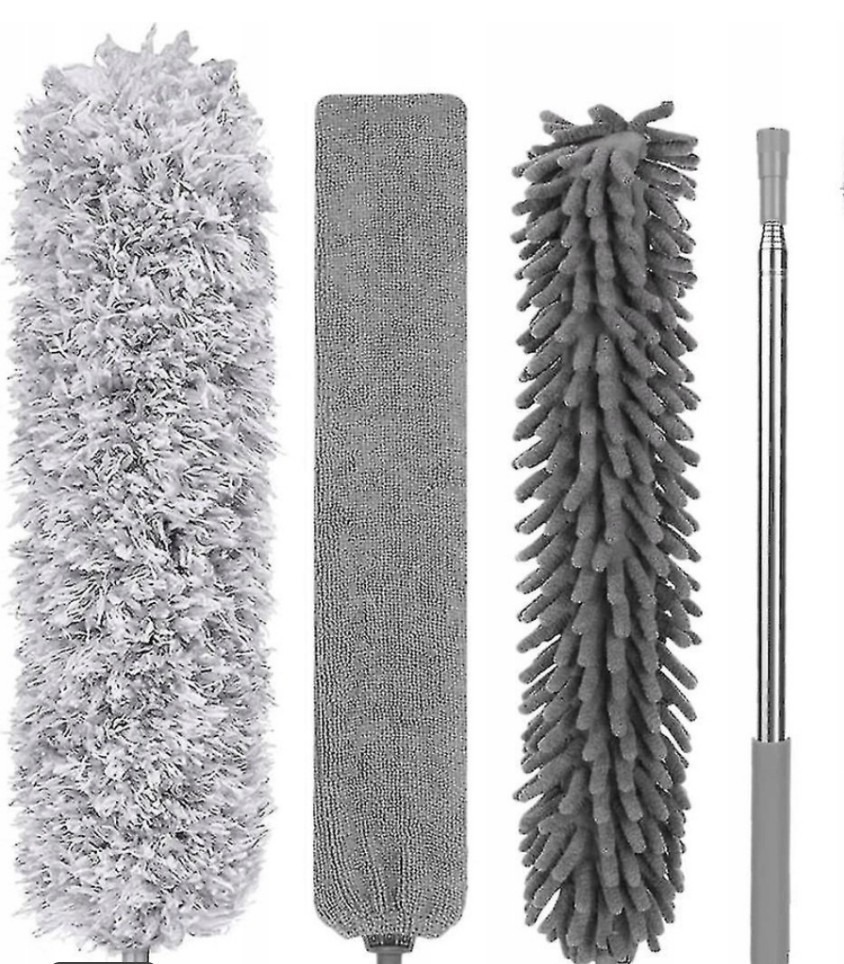 Zestaw trzech różnych rodzajów szarych ścierek do kurzu z teleskopową rączką, przeznaczonych do sprzątania.