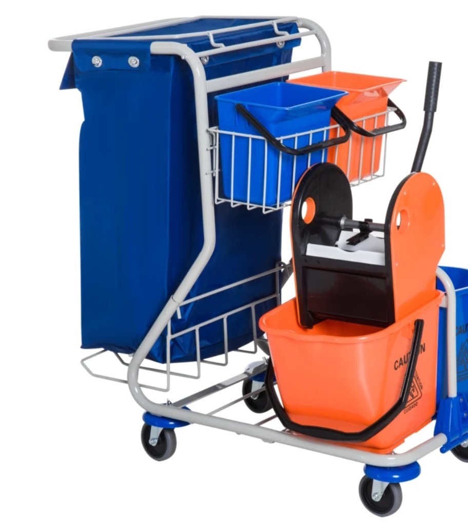 Wielofunkcyjny wózek do sprzątania z niebieskim workiem na śmieci, pomarańczowym wiadrem i wyciskarką do mopa, na białym tle.