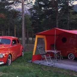 Personalizowany przedsionek dopasowany do samochodu klienta.