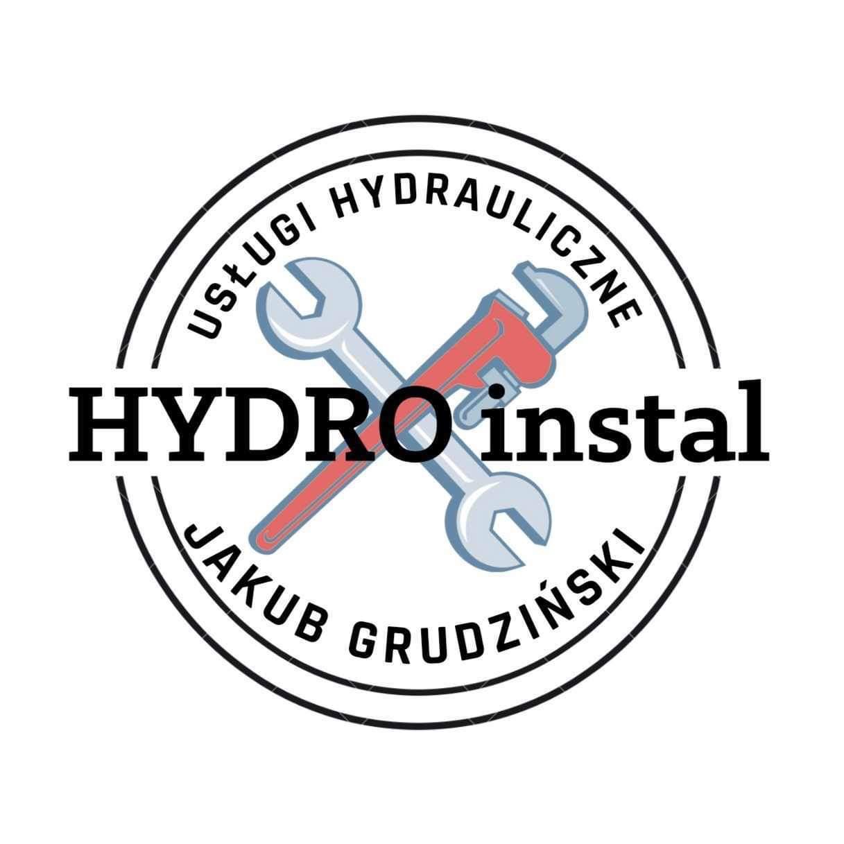 Logo firmy hydraulicznej 'HYDRO instal Jakub Grudziński' z dwoma skrzyżowanymi kluczami (francuskim i płaskim) na białym tle.