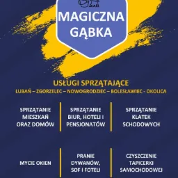 Grafika reklamowa firmy 'Magiczna Gąbka' oferującej usługi sprzątające w Lubaniu, Zgorzelcu, Nowogrodźcu i Bolesławcu, z ikoną wiaderka i mopa, numerem telefonu i odnośnikiem do Facebooka.