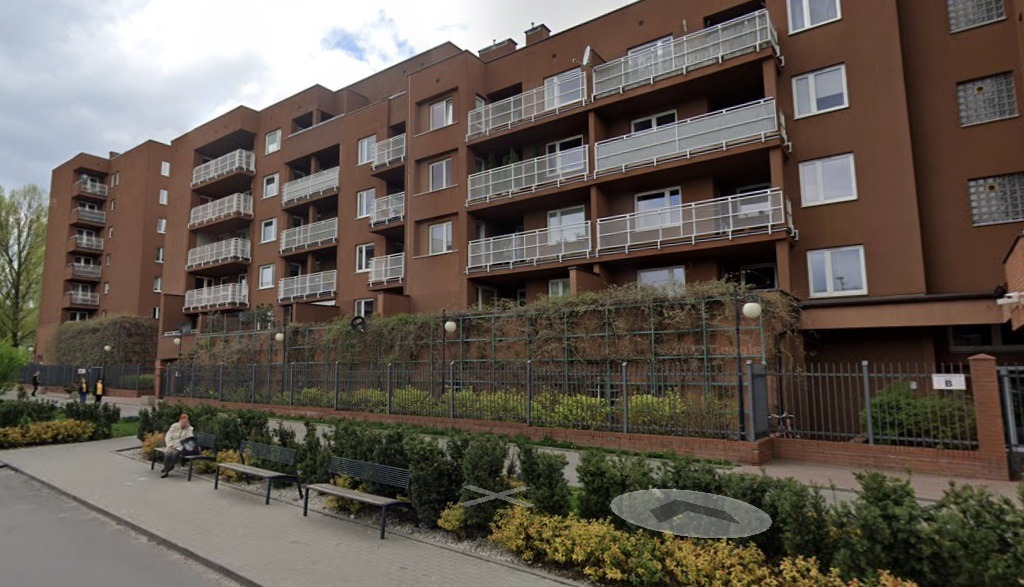 Do sprzedania 2-pokojowe mieszkanie o powierzchni 44,33 m² na 2 piętrze w bloku z cegły przy ul. Tymienieckiego 16.