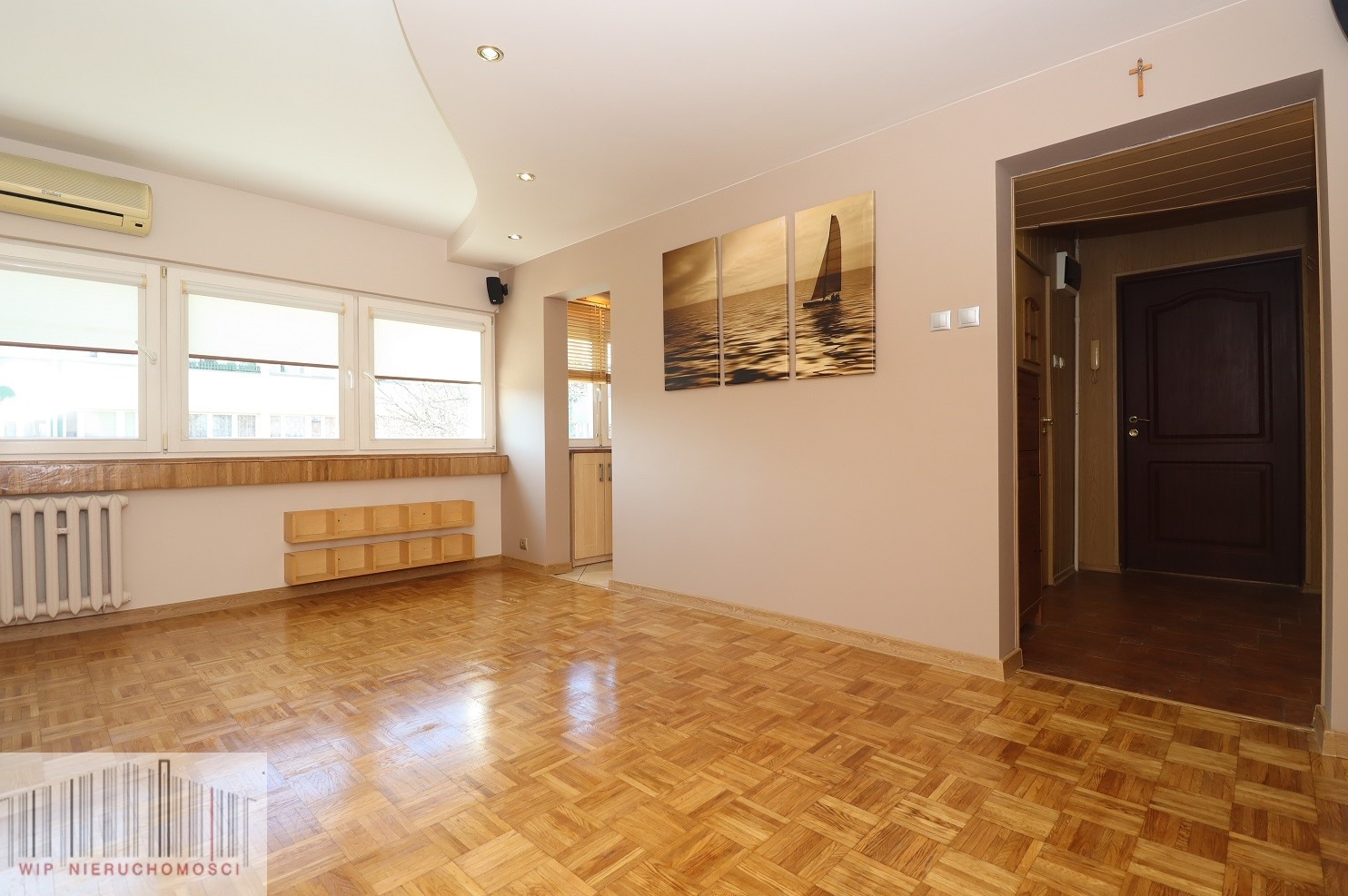 Do sprzedania 2-pokojowe mieszkanie o powierzchni 37,52 m2 na 3 piętrze w bloku przy ul. Turoszowskiej 4.