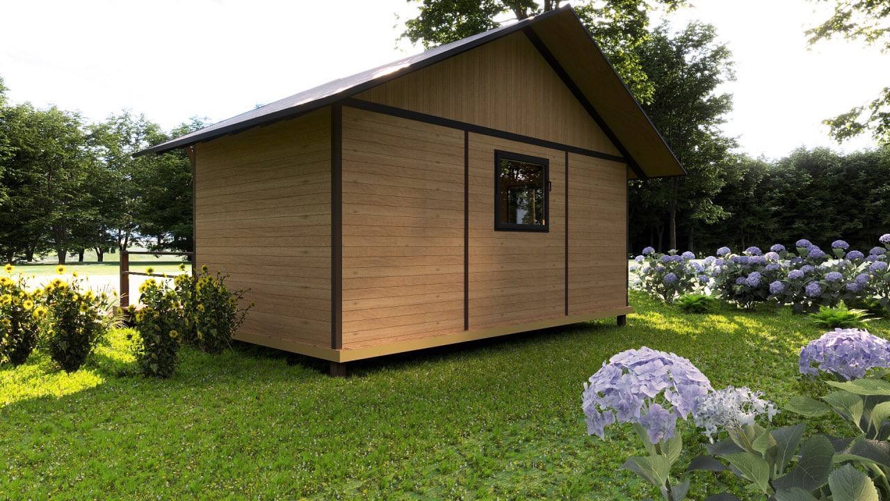 Niewielki, parterowy budynek o konstrukcji szkieletowej z drewnianą elewacją, otoczony zielonym trawnikiem i kwitnącymi hortensjami.