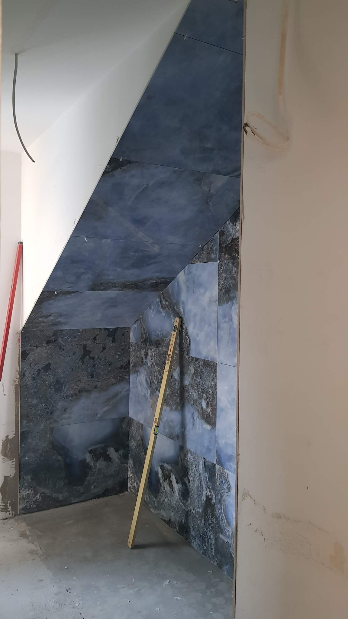 Nie tylko na ścianach układam płytki..