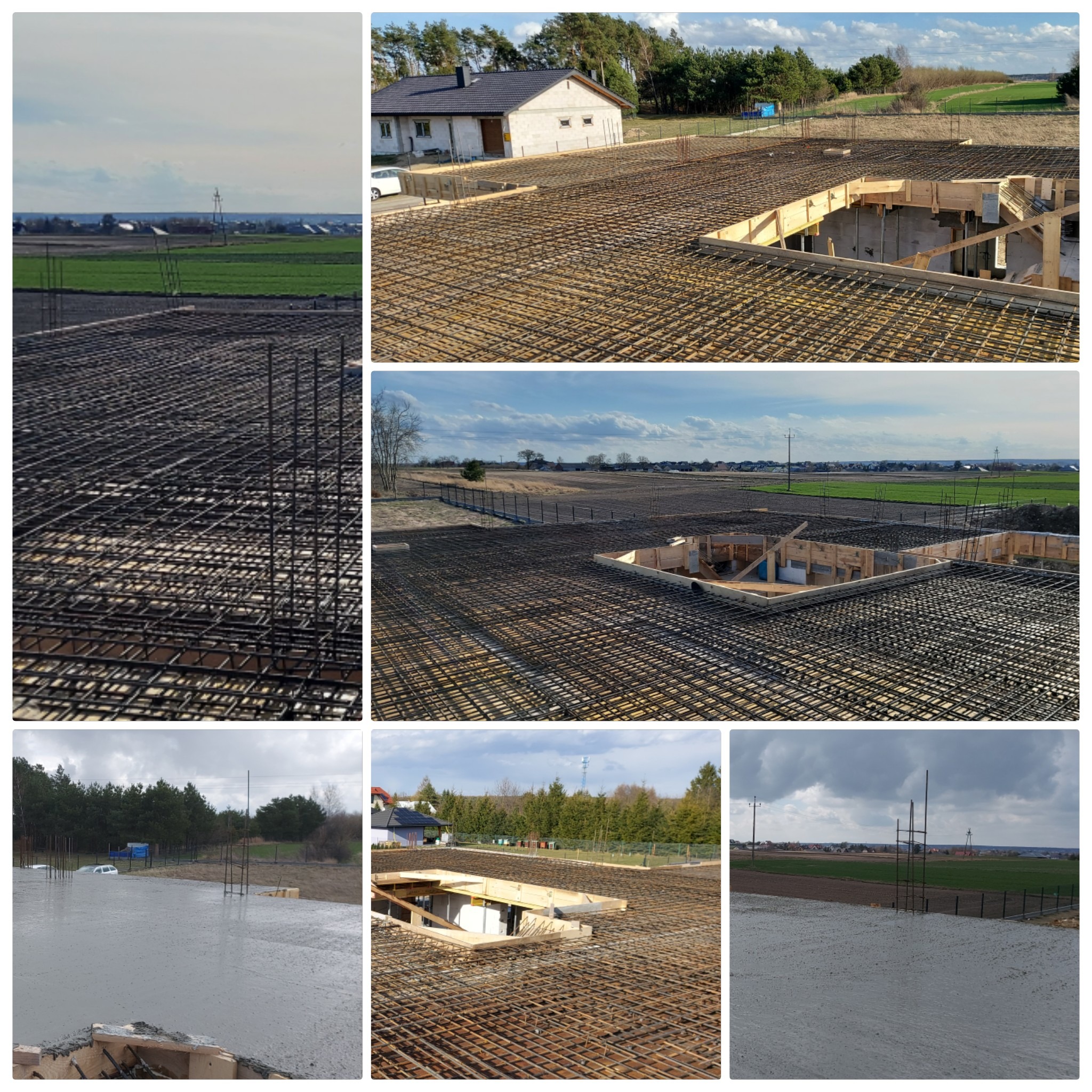 Siatka zbrojeniowa ułożona na szalunku stropu w trakcie budowy domu murowanego, widoczne elementy drewniane szalunku oraz wylany beton na części powierzchni.