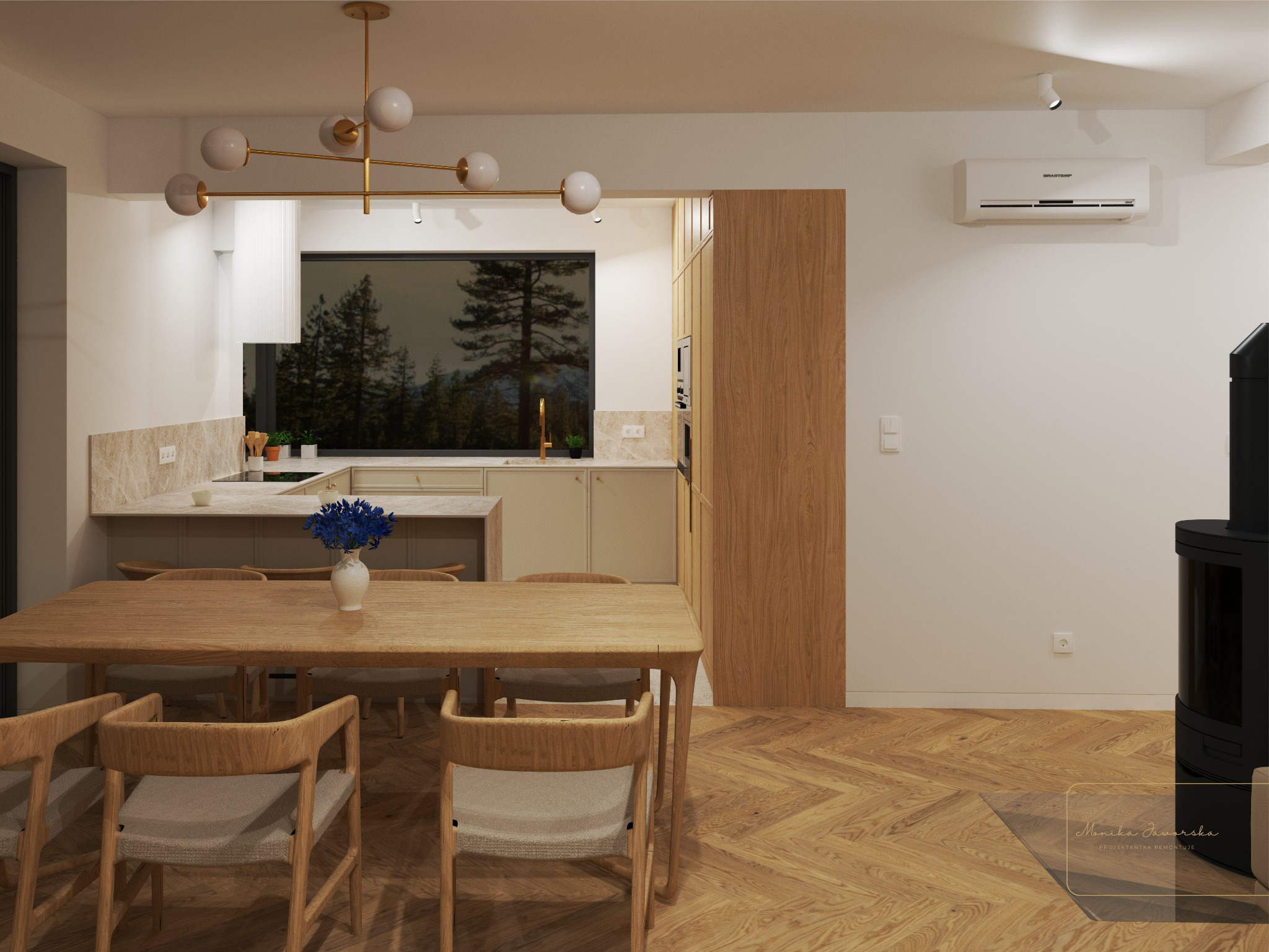 Wizualizacja jasnej kuchni z drewnianymi akcentami, parkietem w jodełkę i dużym oknem z widokiem na las. Stół z krzesłami z jasnego drewna i bukiet niebieskich kwiatów na blacie.