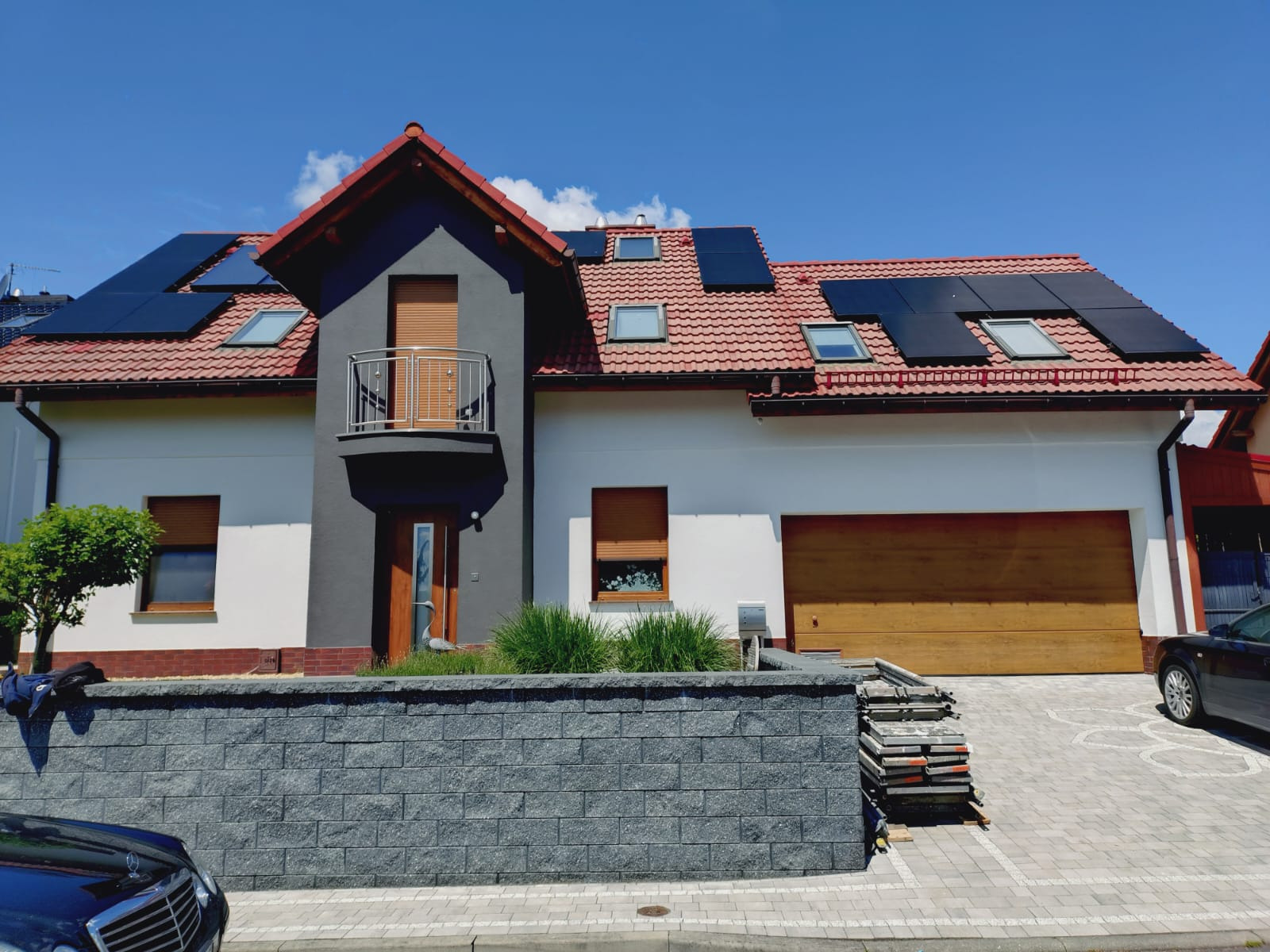 Racibórz Markowice. Naprawa elewacji po gradobiciu. Malowanie elewacji