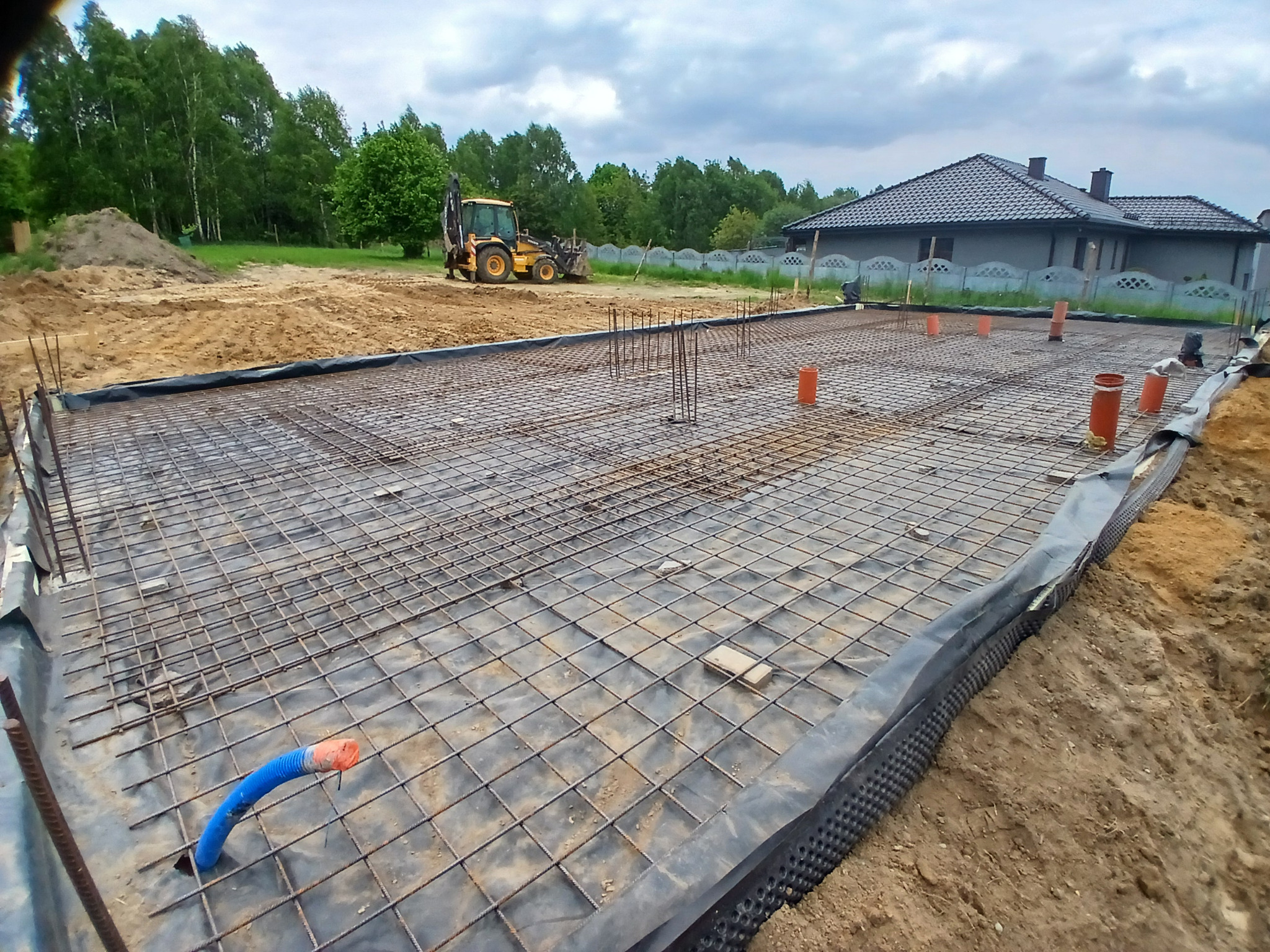 Rybnik Niedobczyce. Dom jednorodzinny - ściany fundamentowe i beton posadzkowy