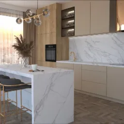 Nowoczesna kuchnia z wyspą i marmurowym blatem, złote akcenty, widok na miasto przez okno.