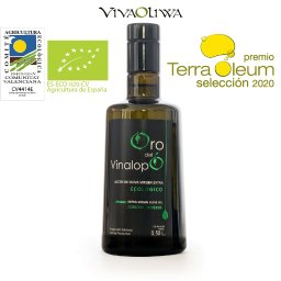 Zielona ekologiczna oliwa z oliwek extra virgin. Najwyższej jakości oliwa dla smakoszy tłoczona z niedojrzałych zielonych oliwek. Ma bardzo wysoką zawartość polifenoli i niedoścignioną jakość, tj. ekstremalnie niską kwasowość 0,12% i niepowtarzalny smak.  