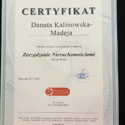 Skan certyfikatu ukończenia 60-godzinnego kursu 'Zarządzanie Nieruchomościami' przez Danutę Kalinowską-Madeję, wydany w Katowicach 29.11.2018 przez GoWork.pl.