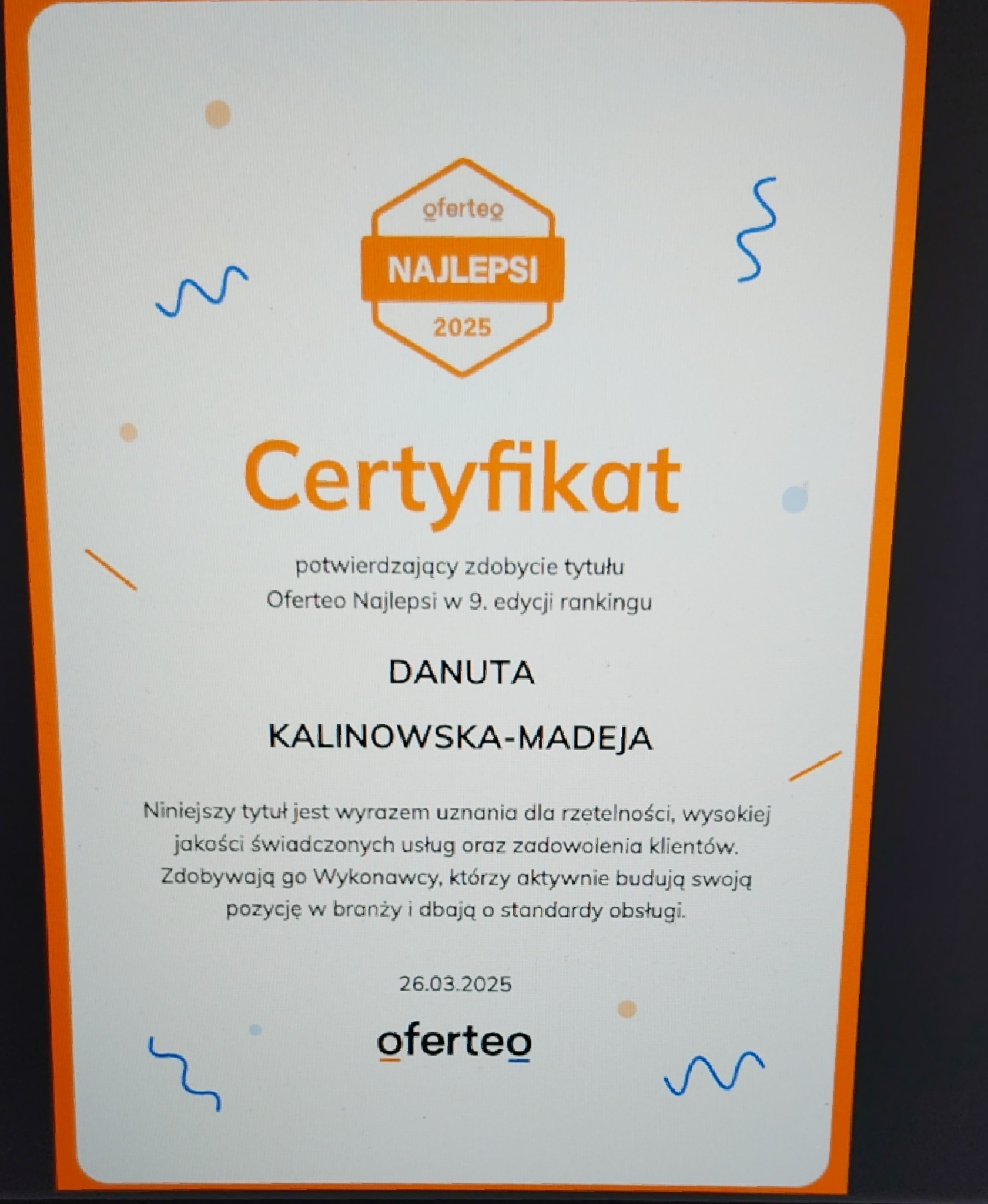 Certyfikat Oferteo Najlepsi 2025 dla Danuty Kalinowskiej-Madeja, potwierdzający wysoką jakość świadczonych usług i zadowolenie klientów.
