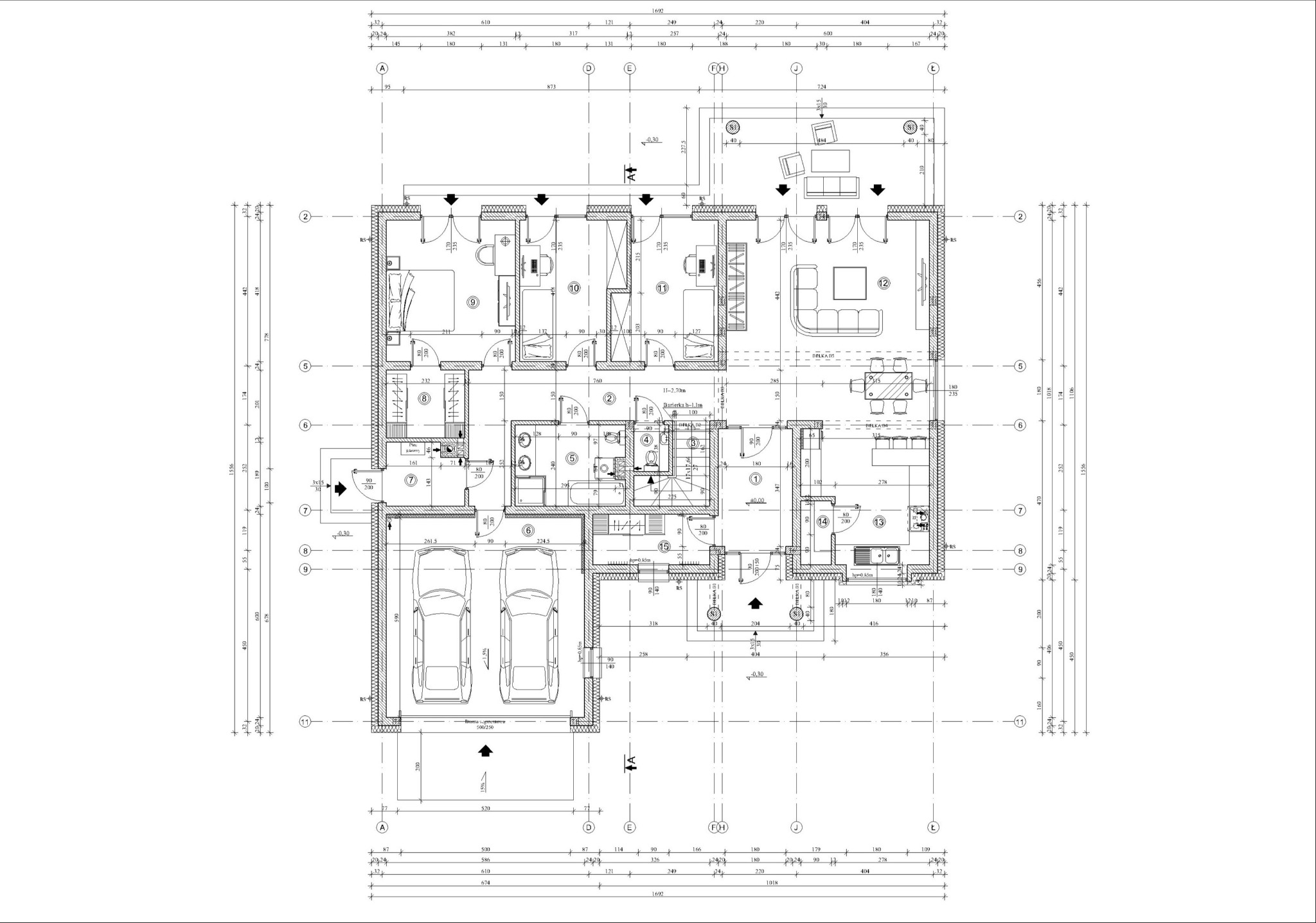 Plan architektoniczny domu jednorodzinnego z garażem, widok z góry, z precyzyjnymi wymiarami i oznaczeniami pomieszczeń, uwzględniający rozmieszczenie mebli i sanitariatów.