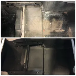 Por&oacute;wnanie stanu podłogi samochodu przed i po czyszczeniu w Żukowie, widoczne mocowania foteli, zanieczyszczona powierzchnia przed i czysta, czarna guma po zabiegu.