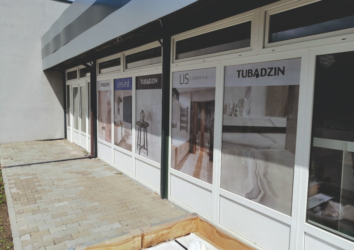 Reklama zewnętrzna dla firmy Cermit Zakres prac: Projekt graficzny Druk materiału Montaż materiału u klienta