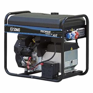 Agregat prądotwórczy SDMO TECHNIC 15000TE 13.75kVA z widoczną tabliczką znamionową i gniazdami elektrycznymi, umieszczony na białym tle.