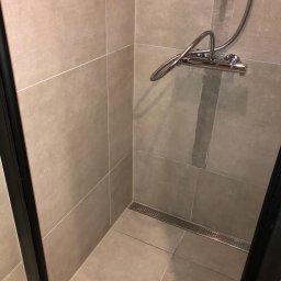 Lazienka prysznic kompleksowa przebudowa kafle gres 60x60