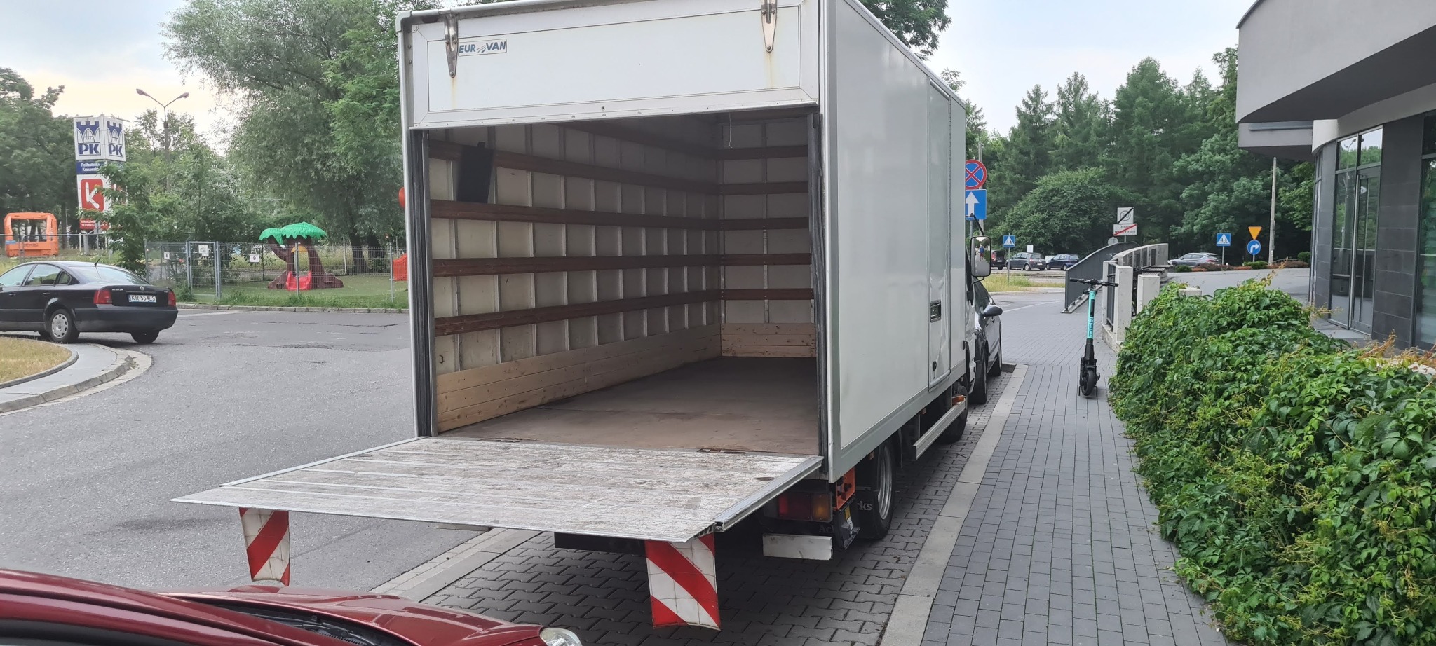 Transport samochodem ładowność 3 tony, winda