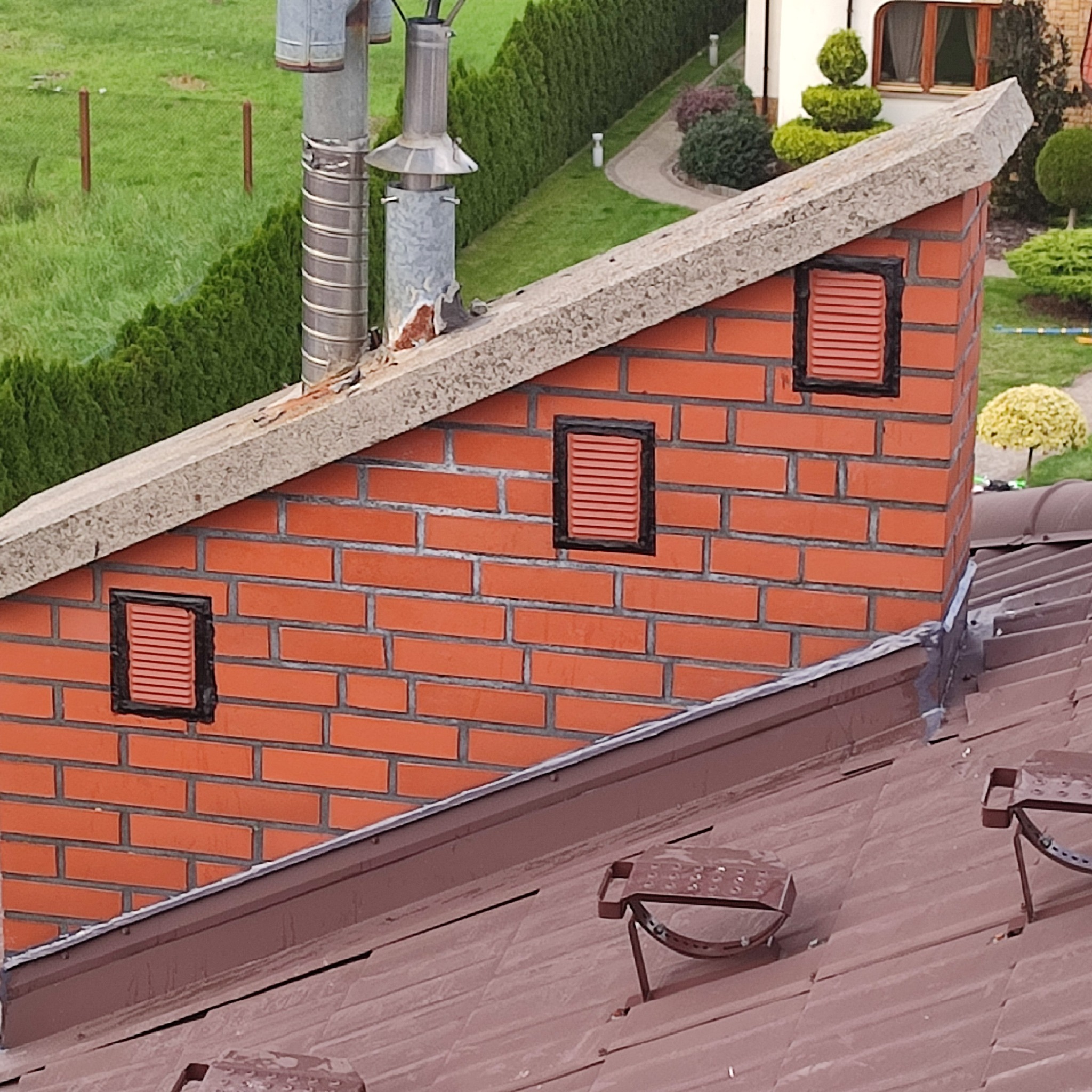 Naprawa cieknącego komina