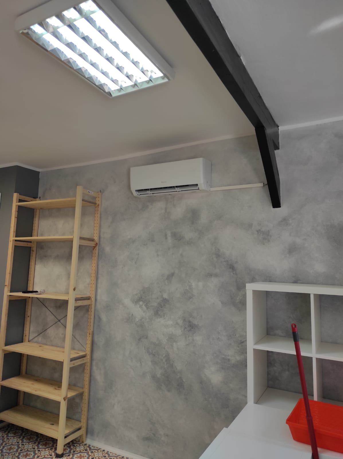 Klimatyzacja, jednostka wewnętrzna, montaż w sklepie