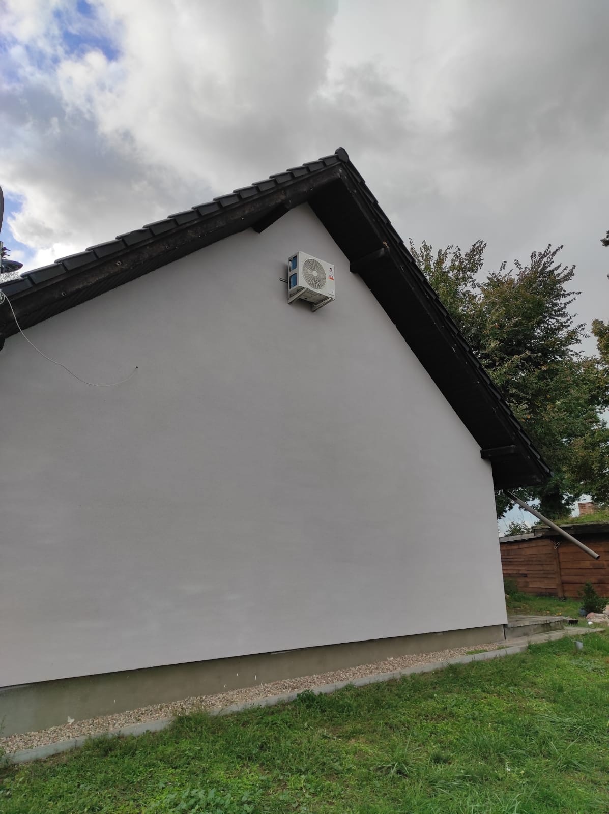 Klimatyzacja, jednostka zewnętrzna, dom jednorodzinny