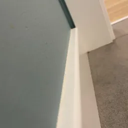 Czyszczenie listw przypodłogowych