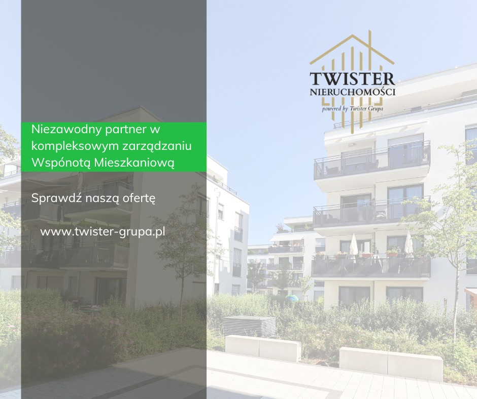 Nowoczesny budynek wielorodzinny z logo firmy zarządzającej nieruchomościami. Oferta kompleksowego zarządzania wspólnotami mieszkaniowymi.