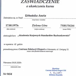 Skan zaświadczenia o ukończeniu kursu 'Akademia Krajowych Standardów Rachunkowości', wydanego przez Centrum Edukacji Ekspert CEE w Warszawie, z danymi uczestnika: Urbańska Aneta, data urodzenia...