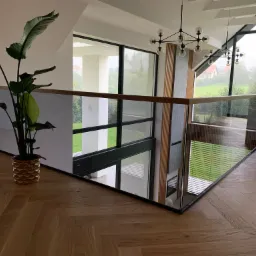 Balustrada samonośna szklana