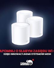 Trzy białe cylindryczne urządzenia systemu Mesh na ciemnym tle z tekstem reklamowym o wzmocnieniu sygnału Wi-Fi i logo firmy Chameleon Monitoring.