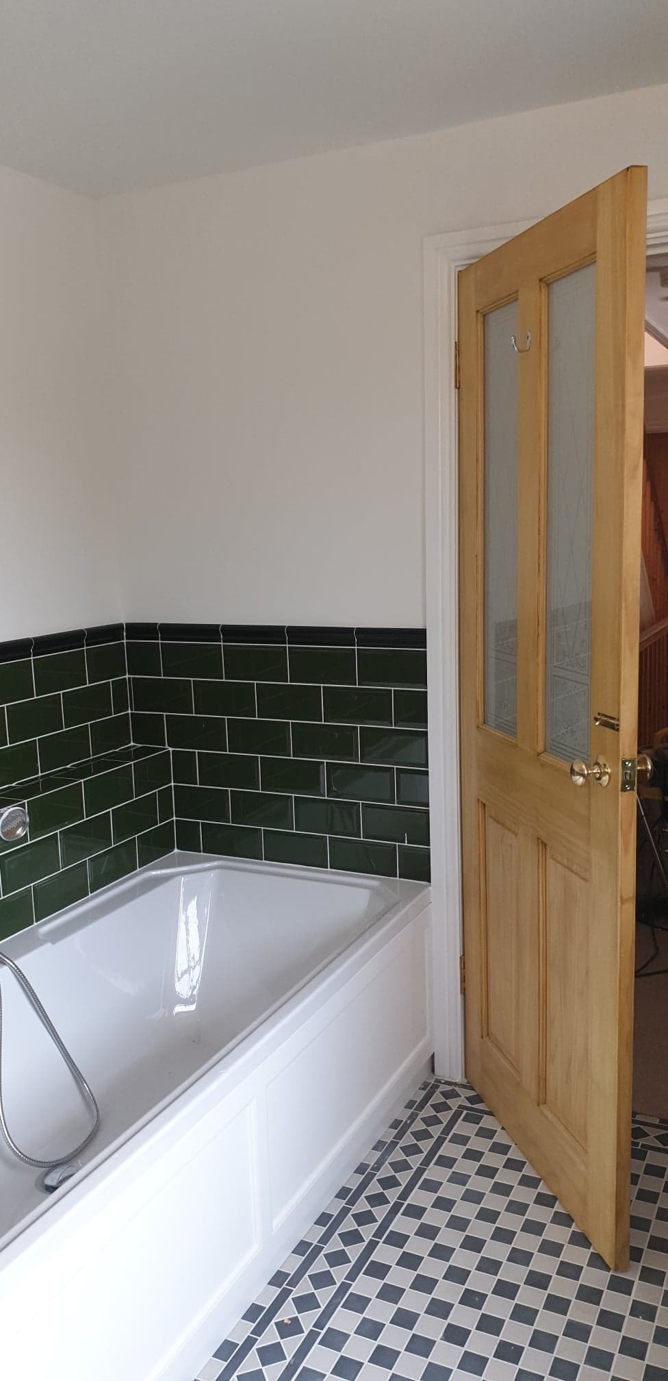 generalny remont łazienki wraz z montażem futryn i drzwi - projekt zakończony