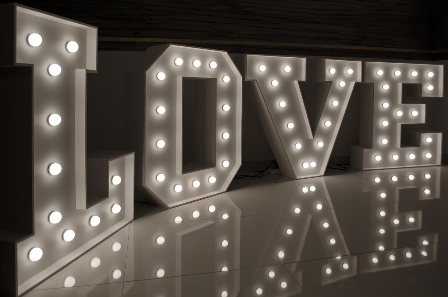 Napis Love led