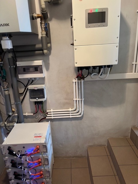 Montaż magazynu energii oraz falownika hybrydowego