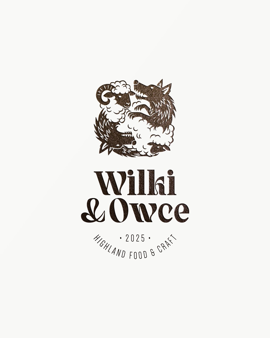Unikalne logo z motywem wilka i owcy, stylizowane na retro, z nazwą 'Wilki & Owce' i rokiem 2025, nawiązujące do Highland Food & Craft.