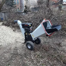 Wycinka drzew i krzaków - Usługi rębakiem do gałęzi sprzątanie posesji oraz obiektów firmowych