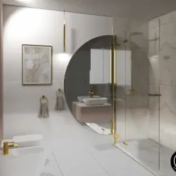 Wizualizacja łazienki w odcieniach bieli, beżu i pudrowego różu, z kabiną prysznicową wykończoną płytkami imitującymi marmur, okrągłym lustrem z podświetleniem i złotymi akcentami.