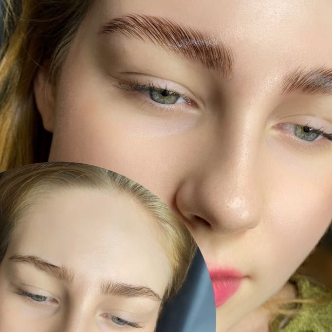 Zbliżenie na twarz młodej kobiety z widocznymi brwiami po zabiegu laminacji, ukazane w dwóch ujęciach: przed i po, z delikatnym makijażem ust i zielonymi oczami.