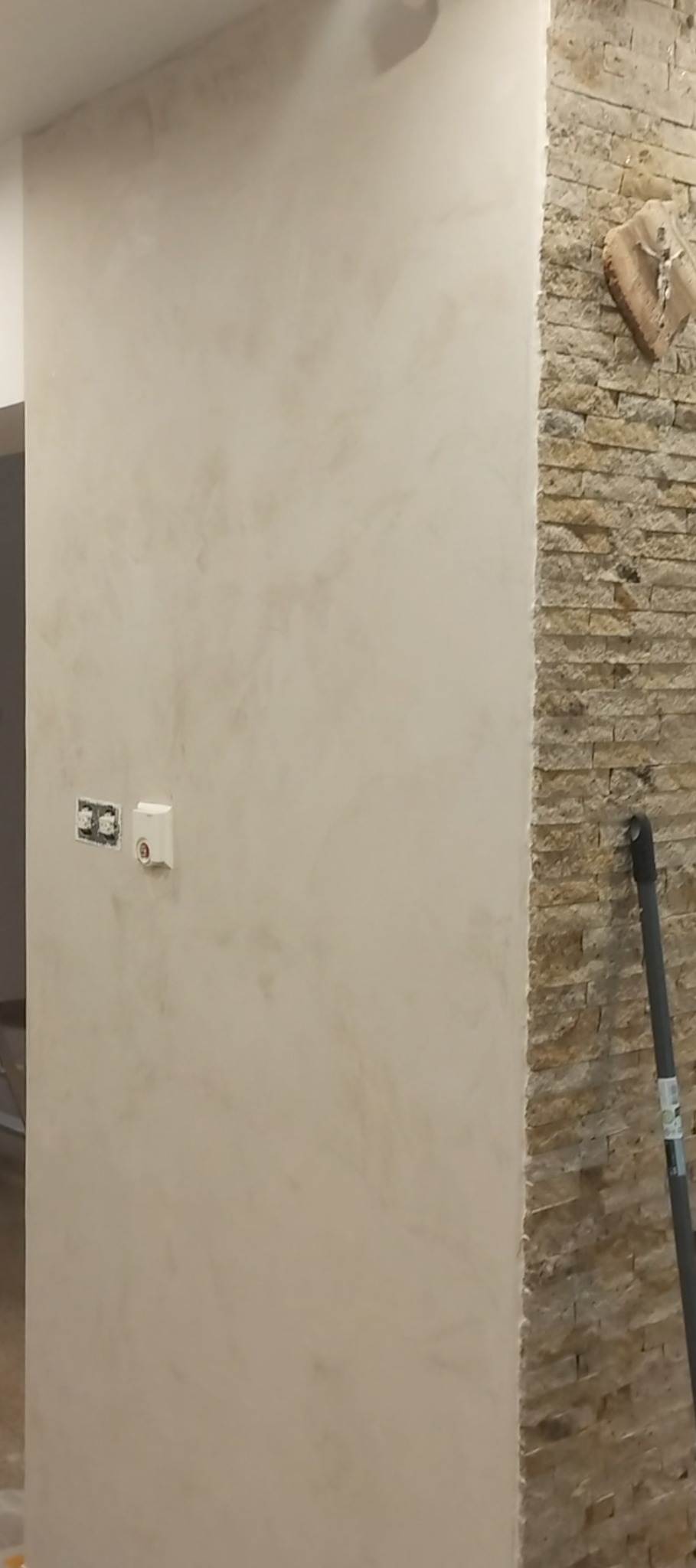 Stiuk wenecki Carmel warstwa pierwsza